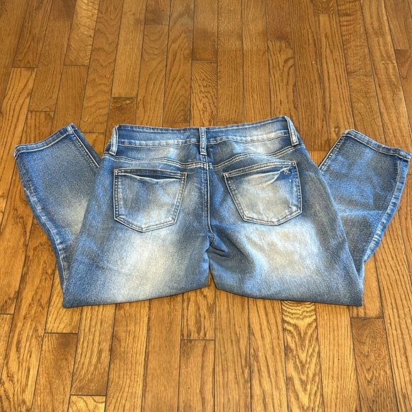 Women’s Rampage Crop Chloe curvy Jeans size 7  30” waist 23” inseam 8.5” rise - Picture 2 of 4